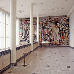 Hall d'honneur, Wandteppich von François Areal, 1954. Foto. Institut für aktuelle Kunst
