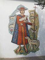 Albert Kettenhofen (?), "Der gute Hirte", wohl 1950er Jahre, Mosaik, farbige Keramik, 3,16 x 2,00 m. Foto: Institut für aktuelle Kunst im Saarland, Christine Kellermann