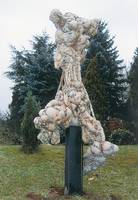 Richard Hoffmann, "Mutter Erde", 1998 ("zelltektonische Skulptur"), Holzkonstruktion, Drahtgeflecht, Montageschaum, Höhe: 3,00 m. Foto: Richard Hoffmann