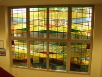 Unbekannter Künstler, Fenstergestaltung, 1961, farbiges Glas, Bleiruten, 2,09 x 2,75 m. Foto: Institut für aktuelle Kunst im Saarland, Christine Kellermann