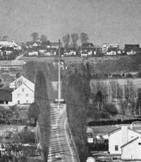 Die Metzer Strae im Bereich der Gedenksttte, Foto 1966. Abbildung aus: Saarbrcken 1966