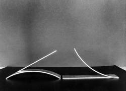 Alf Lechner, "Dillingen-Pachten", 1990, Stahl, je 5,80 x 2,44 x 11,60 m, Saaraue, Mündungsbereich Prims/Saar, Dillingen, Modell. Foto: Institut für aktuelle Kunst