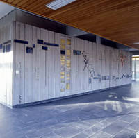 Brigitte Schuller, Wandgestaltung, 1962/63, Beton, Keramik, 2,50 x 7,00m; 2,50 x 3,00 m. Foto: Johannes Eich