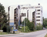 Konny Schmitz, Fassadengestaltung, 1988/89, Farbfliesen, Universitätsklinikum Homburg, Gebäude 57, Chirurgie, Fassade (Foto: Martin Luckert)