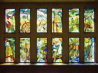 Richard Eberle, Fenstergestaltung, 1955, farbiges Glas, mit Blei verbunden, 5,20 x 3,20 m. Foto: Institut für aktuelle Kunst im Saarland, Christine Kellermann