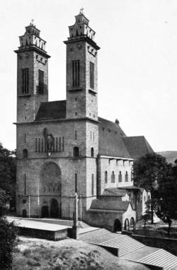 Saarbrücken, Bezirk Mitte, St. Johann, katholische Pfarrkirche St. Michael. Foto aus: Johann Joseph Morper: Katholische Kirchen an der Saar. Saarbrücken 1935, S. 37