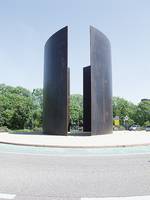 Richard Serra, "Viewpoint", 2006, Stahl, 9 x 13 m, Plattenstärke: 5 cm, Gewicht: 104 t. Foto: Institut für aktuelle Kunst im Saarland, Christine Kellermann