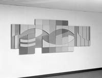 Max Mertz, ohne Titel, 1978, Relief, Holz, farbig gefasst, 1,20 x 3,39 m. Foto: Institut für aktuelle Kunst im Saarland, Carsten Clüsserath