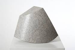Friedhelm Tschentscher, Plastik 3, 1993, Granit, 28 x 20 x 31 cm. Foto: Frank Hasenstein, Ebersold GmbH