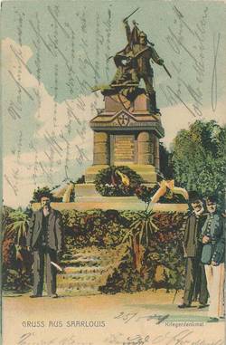 Postkarte aus der Zeit der Einweihung des Kreis-Kriegedenkmals. Postkarte im Stadtarchiv Saarlouis