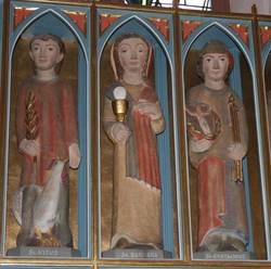 Detailansicht mit den Figuren der Heiligen St. Vitus, St. Barbara und St. Eustachius. Foto: Institut für aktuelle Kunst