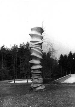 Richard Hoffmann, "Entfaltung des Lebens" , 1970, Beton, 3,50 m. Foto: Archiv Richard Hoffmann