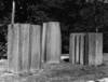 Leo Kornbrust, Skulpturengruppe, 1965, Muschelkalk, 2,50 x 1,70 x 1,10 m; 1,90 x 1,40 x 1,10 m; 1,60 x 1,80 x 0,65 m, Gebude 6, Hals-Nasen-Ohren/Urologie, Vorplatz, Eingang. Foto: Martin Luckert