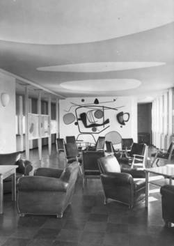 Wandgestaltung und Raumteiler von Boris Kleint im Casino, 1954. Foto: Landesarchiv, Saarbrücken