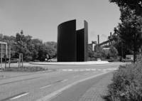 Richard Serra, "Viewpoint", 2006, Cortenstahl, 9 x 13 m, Kreisverkehr (Mittelinsel) B51, Dillingen. Foto: Institut für aktuelle Kunst