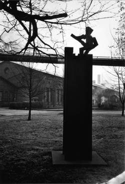 Reinhard Puch, Ohne Titel, 1997, Cortenstahl, 2,91 x 0,58 x 0,58 m, Werksgelände Dillinger Hütte, Dillingen. Foto: Monika Bugs
