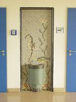 Unbekannter Urheber, Brunnen mit Wandmosaik, 1950er Jahre, Mosaik, farbige Keramik. Foto: Institut für aktuelle Kunst im Saarland, Christine Kellermann