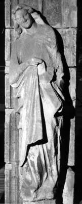 Verkündigungsengel, 2. Hälfte 13. Jahrhundert, Sandstein, Rundfigur, 180 x 55 x 45 cm, Fialfigur vom Portal der Benediktinerklosterkirche St. Mauritius, Tholey (heute im Chor aufgestellt)