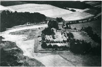 Luftaufnahme von Motten aus den 1930ger Jahren (Abbildung aus: Deutschland-Bildhefte Nr. 242. die Saar 1. Teil: Landschaft und Industrie. Berlin um 1930/35. Foto: Max Wentz, Saarbrücken)