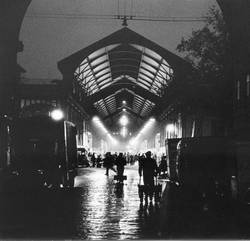 Romain Urhausen, Die Hallen - Der Bauch von Paris, Hallenpavillon bei Nacht, 1961